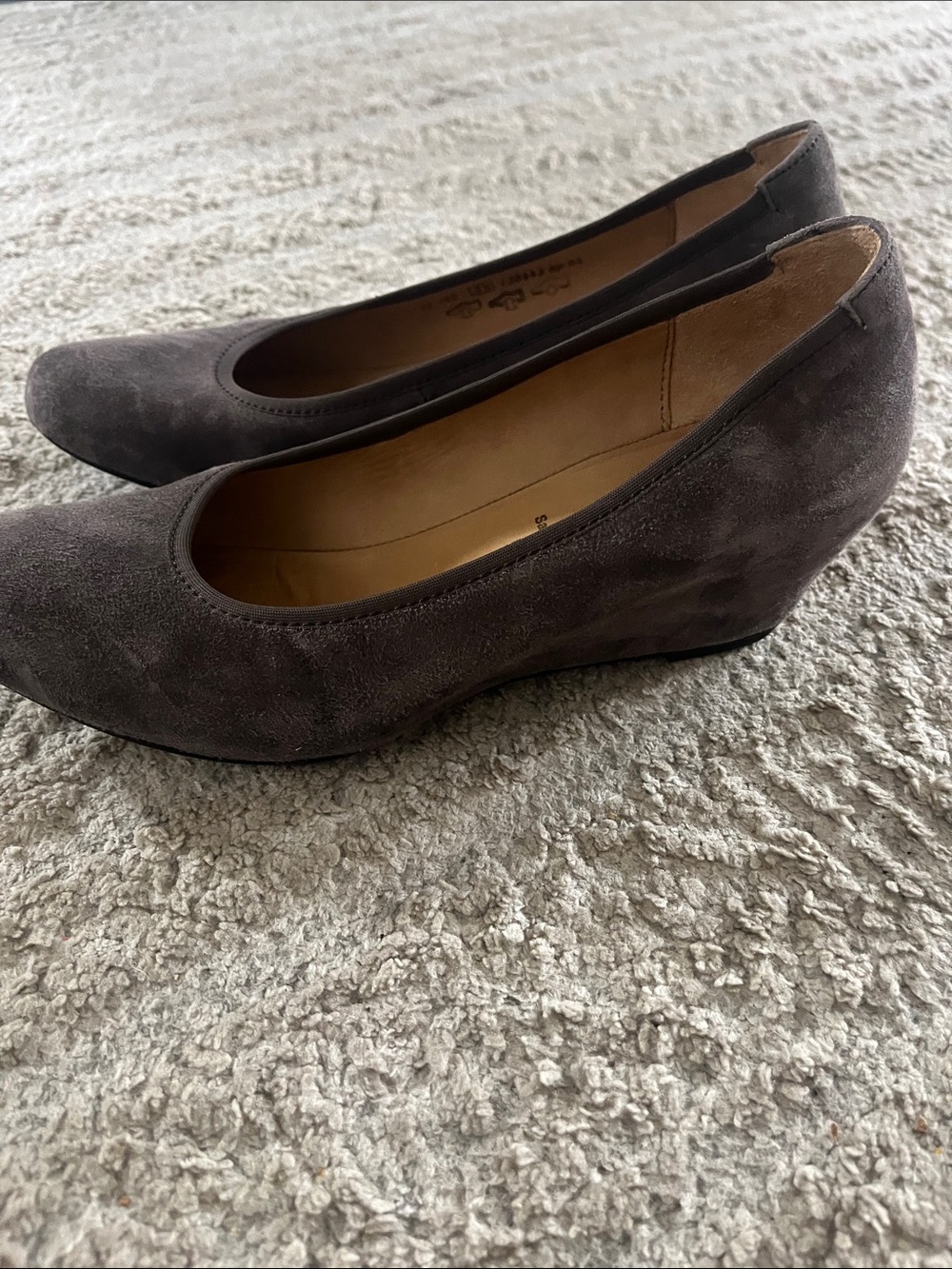 Gabor Charcoal Gray Suede Rounded Toe 1.75” Wedge Heels 5.5 - Picture 4 of 6
